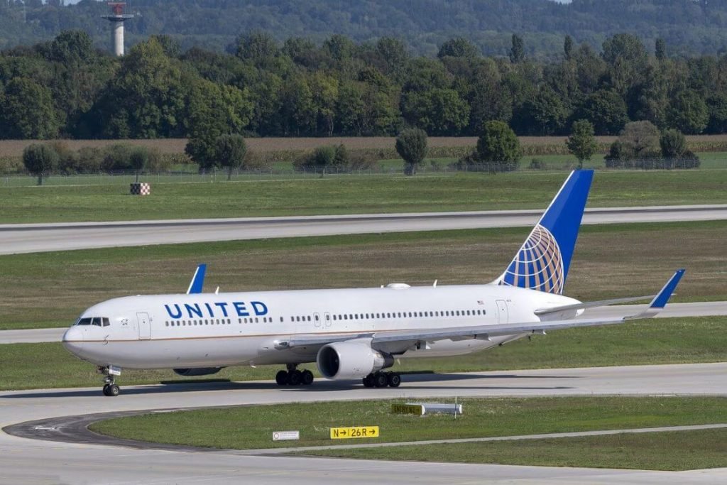 Who Holds the Majority Shares in United Airlines