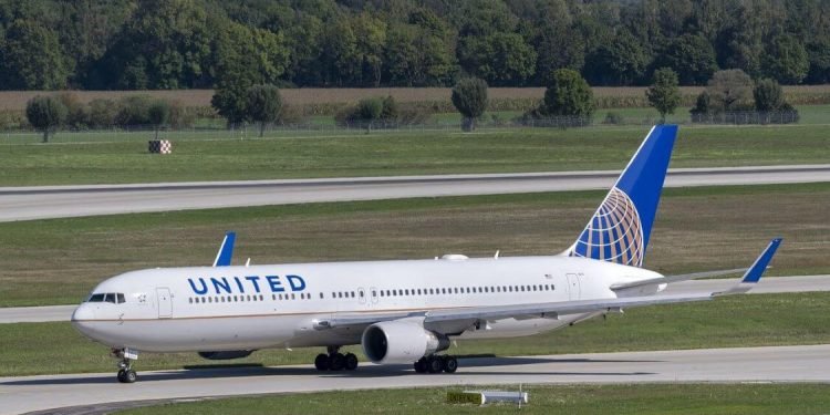 Who Holds the Majority Shares in United Airlines